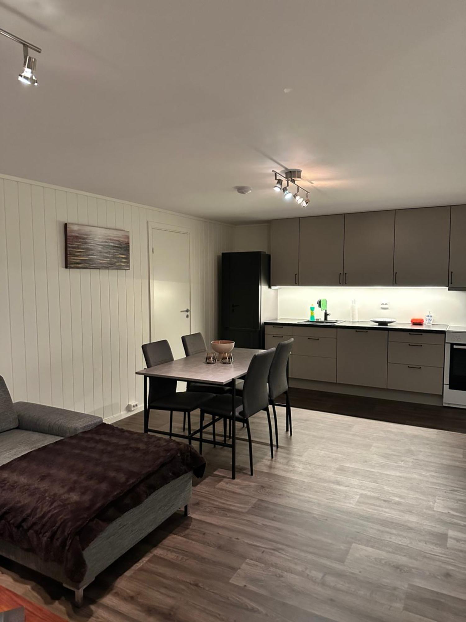 Your Home Away From Home, Apartment 2 Tromsø Esterno foto